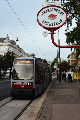 Strassenbahn haltestelle