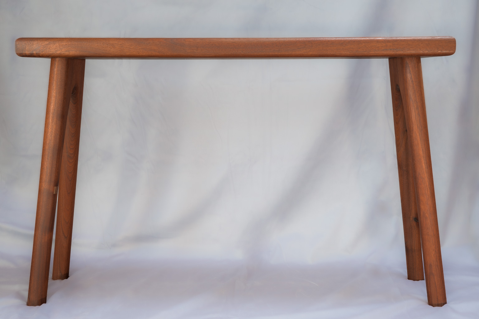 When I was test-fitting the raw pieces of wood, Keith liked the slight angle the legs made, so I took that inspiration to angle the legs at approximately 7º.
