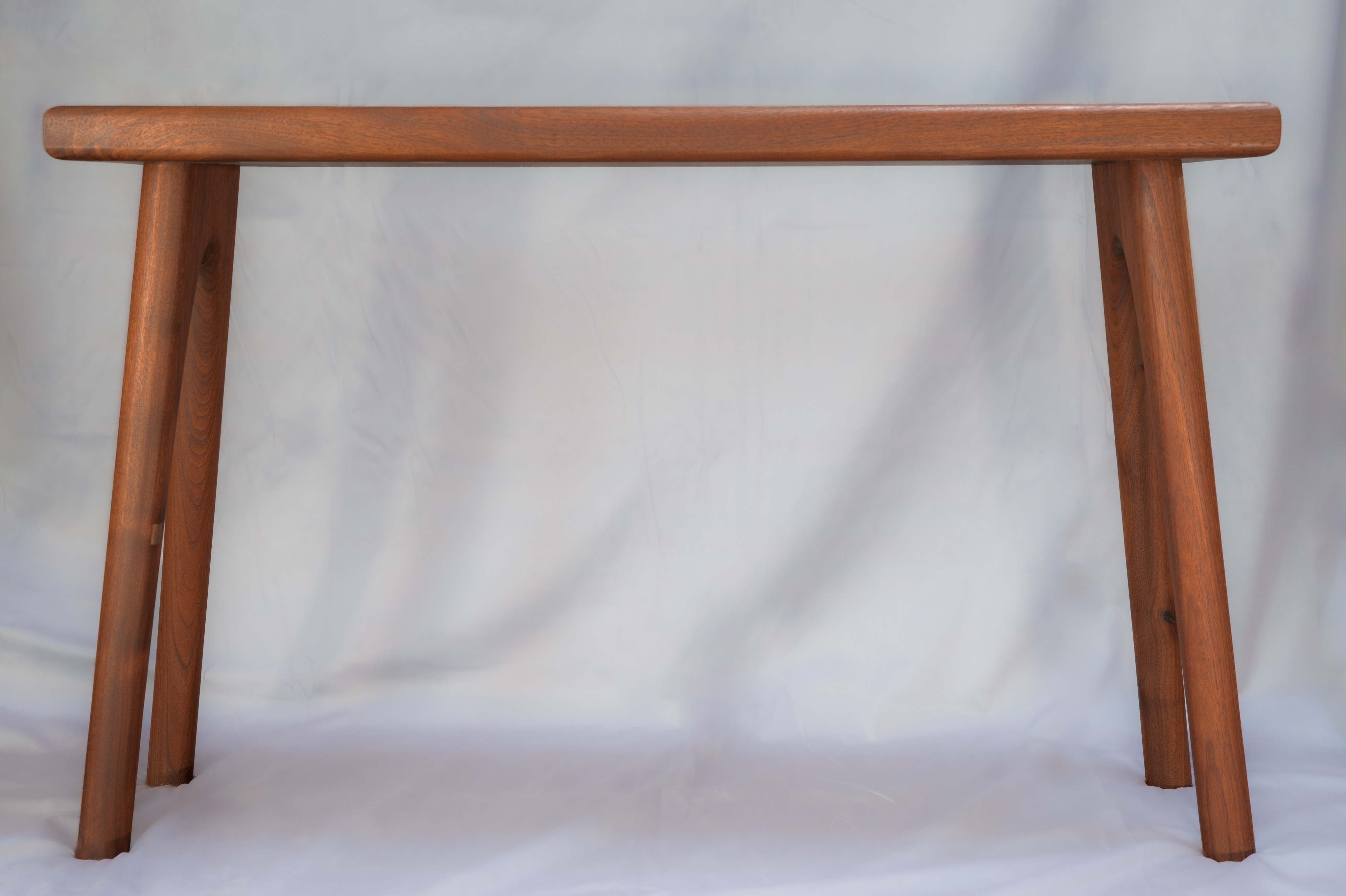 When I was test-fitting the raw pieces of wood, Keith liked the slight angle the legs made, so I took that inspiration to angle the legs at approximately 7º.