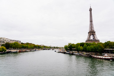 la tour Eiffel sur la Seine