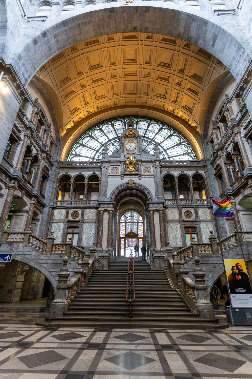 Antwerpen-Centraal staircase