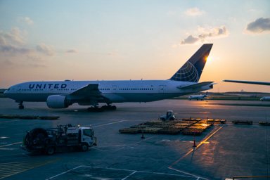 N783UA at sunset