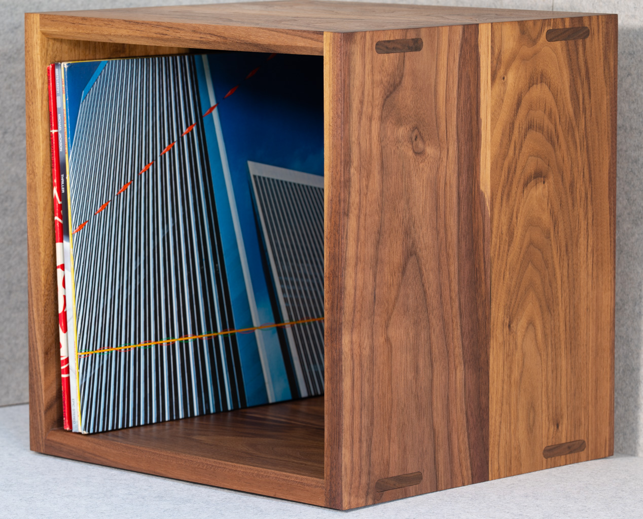 Record cube
