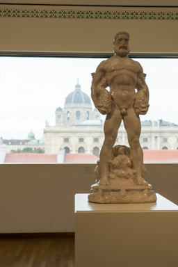 Turning your back on Kunsthistorisches Museum Wien