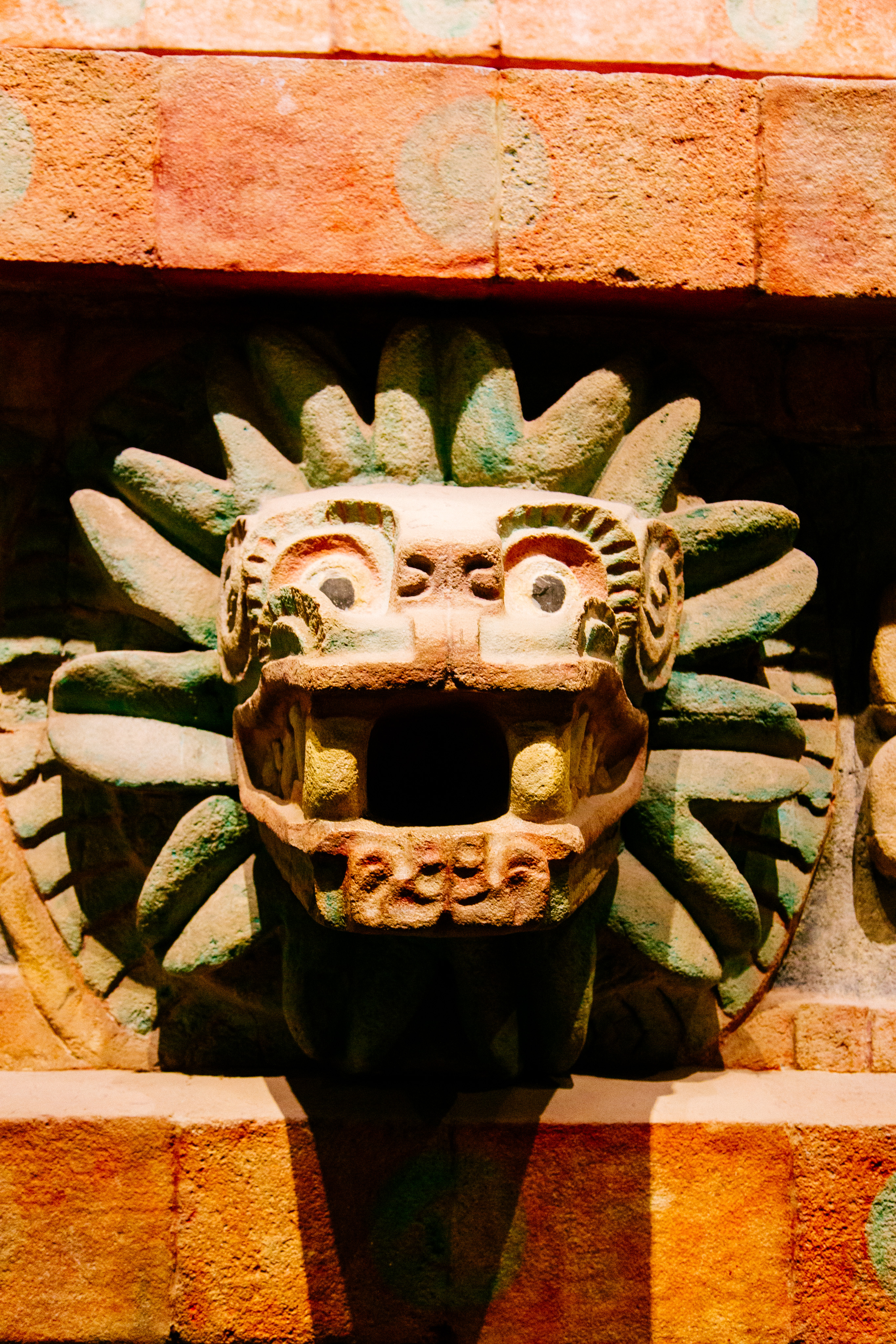 A statue inside of the Museo Nacional de Antropología